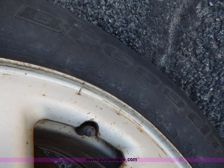 image for item I1078 2004 Ford Explorer XLS SUV