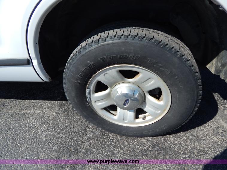 image for item I1078 2004 Ford Explorer XLS SUV