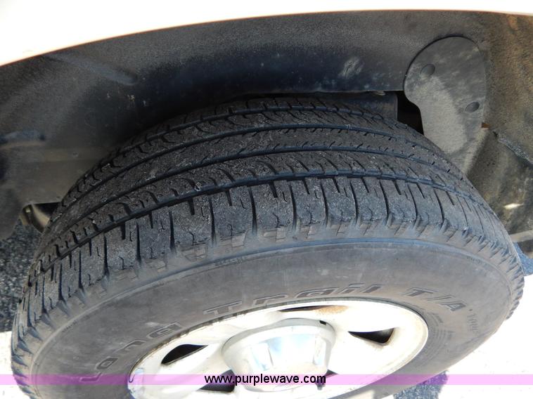 image for item I1078 2004 Ford Explorer XLS SUV