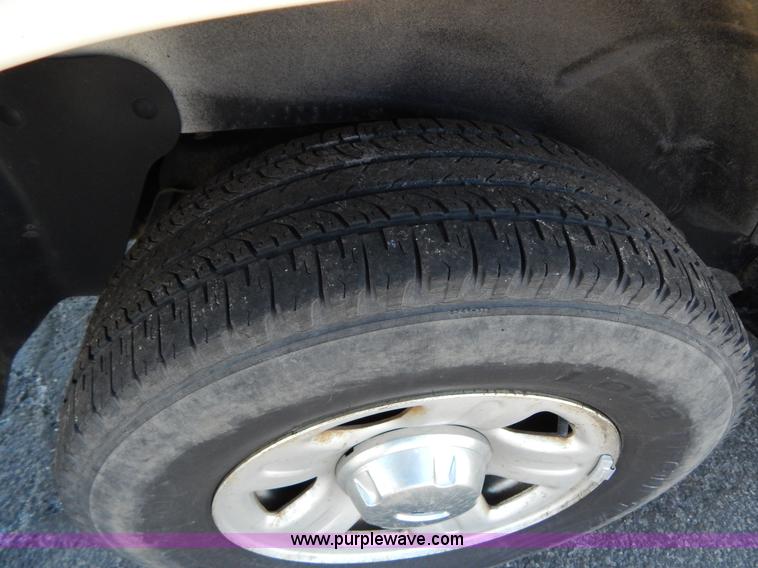 image for item I1078 2004 Ford Explorer XLS SUV