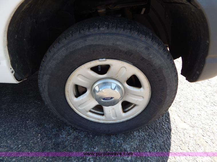 image for item I1078 2004 Ford Explorer XLS SUV