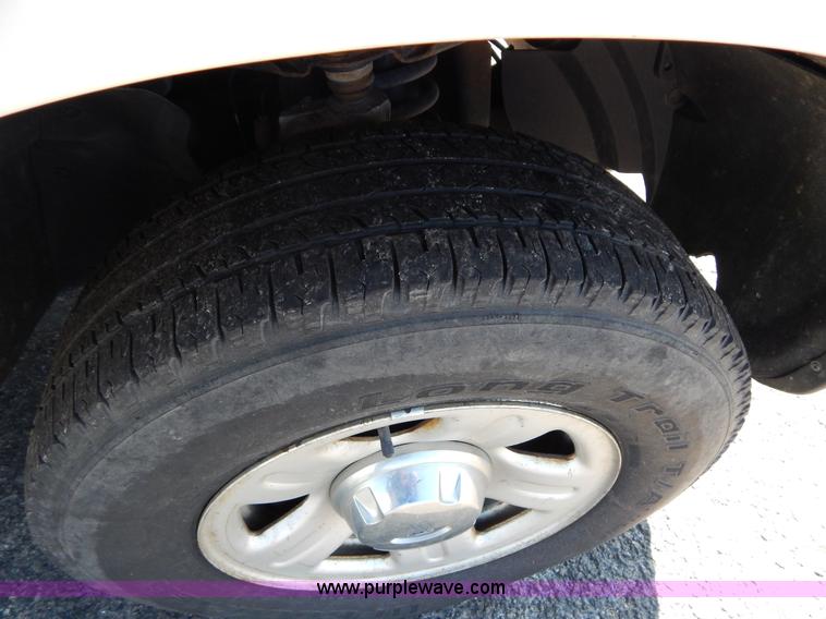 image for item I1078 2004 Ford Explorer XLS SUV