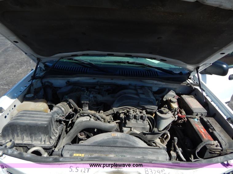 image for item I1078 2004 Ford Explorer XLS SUV