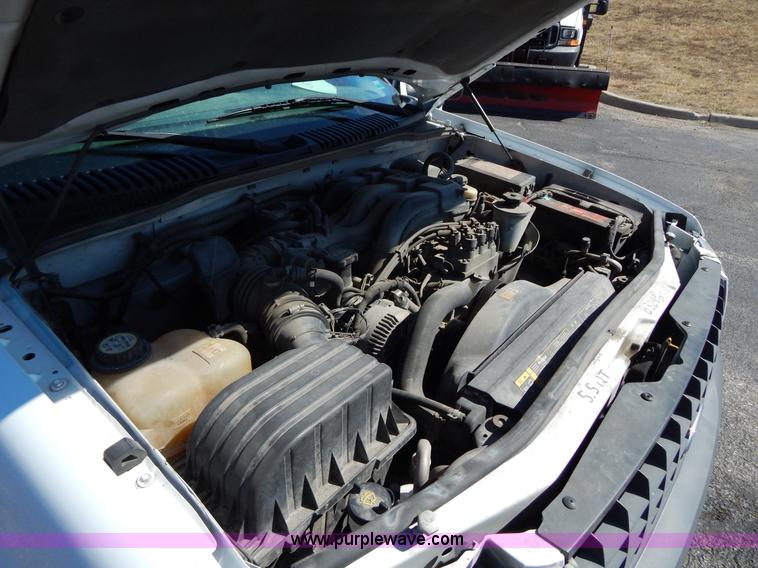 image for item I1078 2004 Ford Explorer XLS SUV