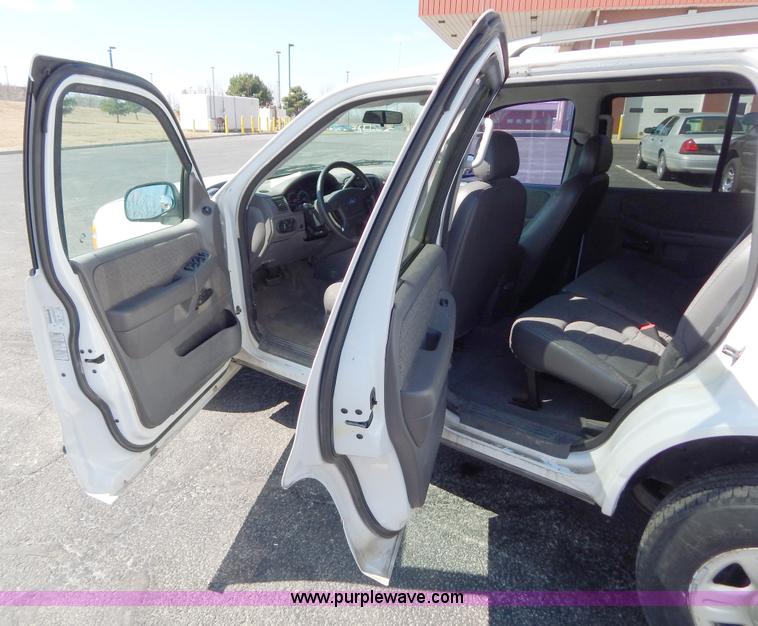 image for item I1078 2004 Ford Explorer XLS SUV