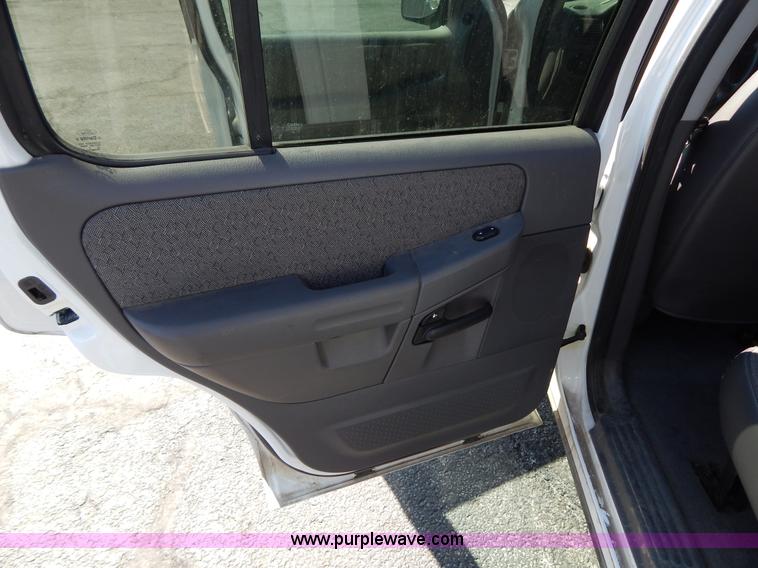 image for item I1078 2004 Ford Explorer XLS SUV