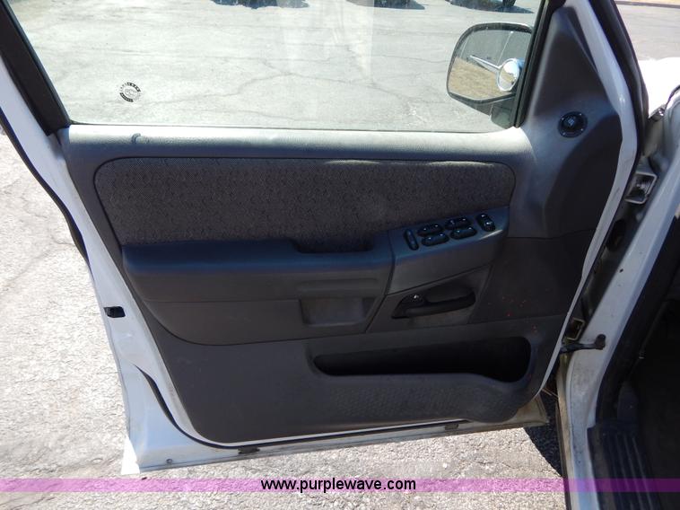 image for item I1078 2004 Ford Explorer XLS SUV