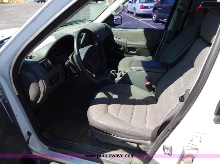 image for item I1078 2004 Ford Explorer XLS SUV