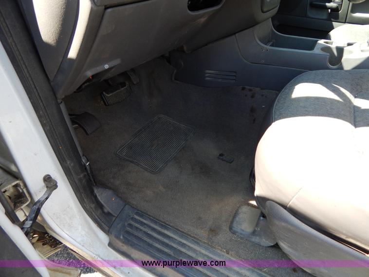 image for item I1078 2004 Ford Explorer XLS SUV