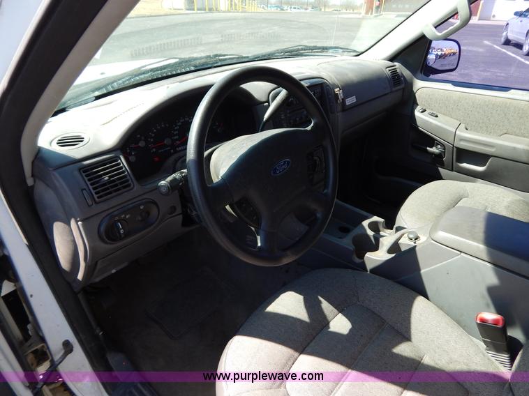 image for item I1078 2004 Ford Explorer XLS SUV