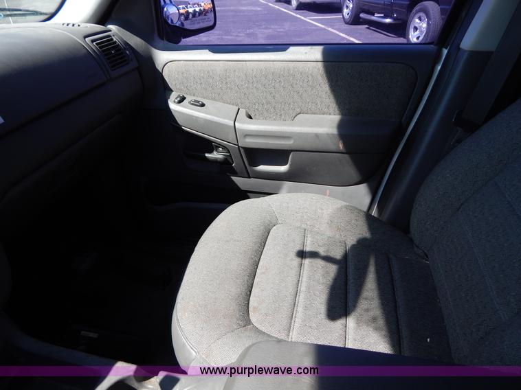 image for item I1078 2004 Ford Explorer XLS SUV
