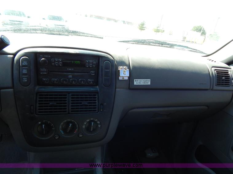image for item I1078 2004 Ford Explorer XLS SUV