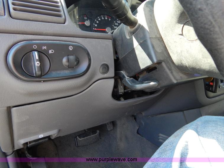 image for item I1078 2004 Ford Explorer XLS SUV