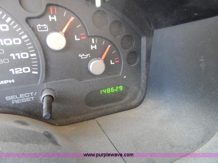 image for item I1078 2004 Ford Explorer XLS SUV