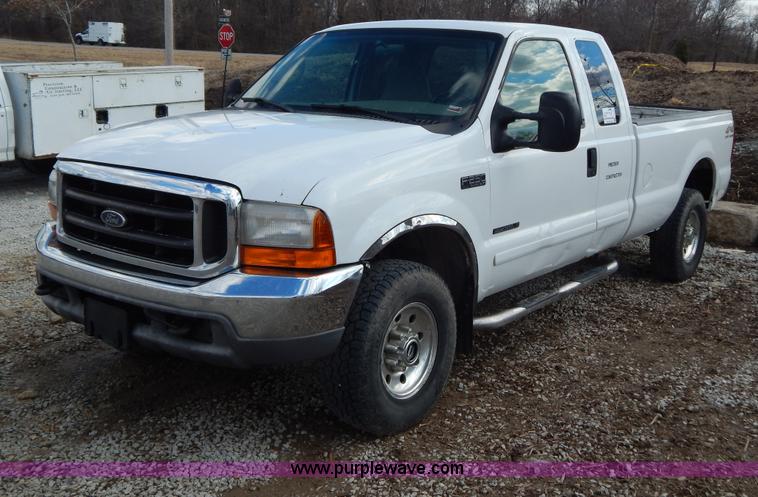 image for item I1103 2001 Ford F250 Super Duty SuperCab pickup truck