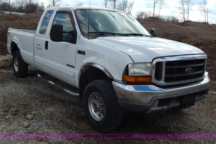 image for item I1103 2001 Ford F250 Super Duty SuperCab pickup truck
