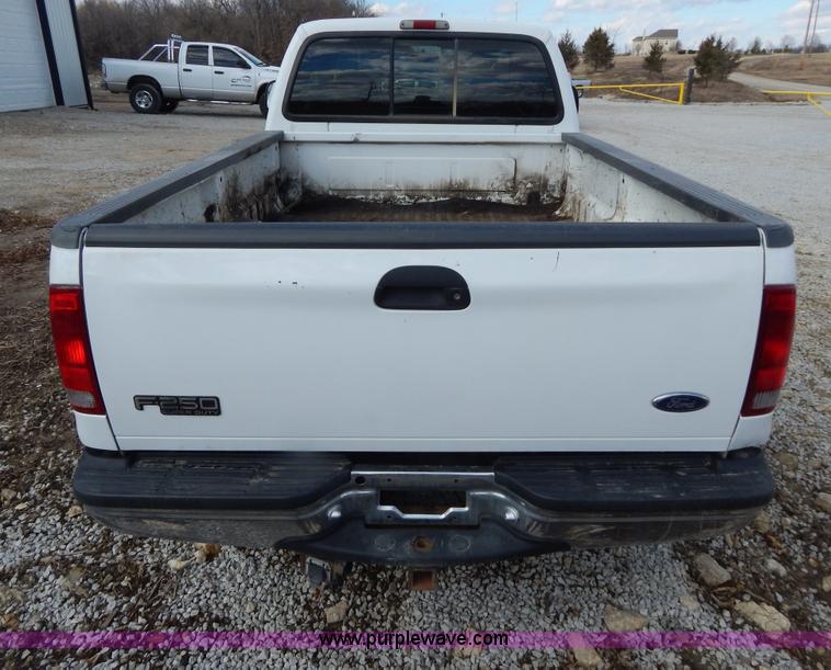 image for item I1103 2001 Ford F250 Super Duty SuperCab pickup truck