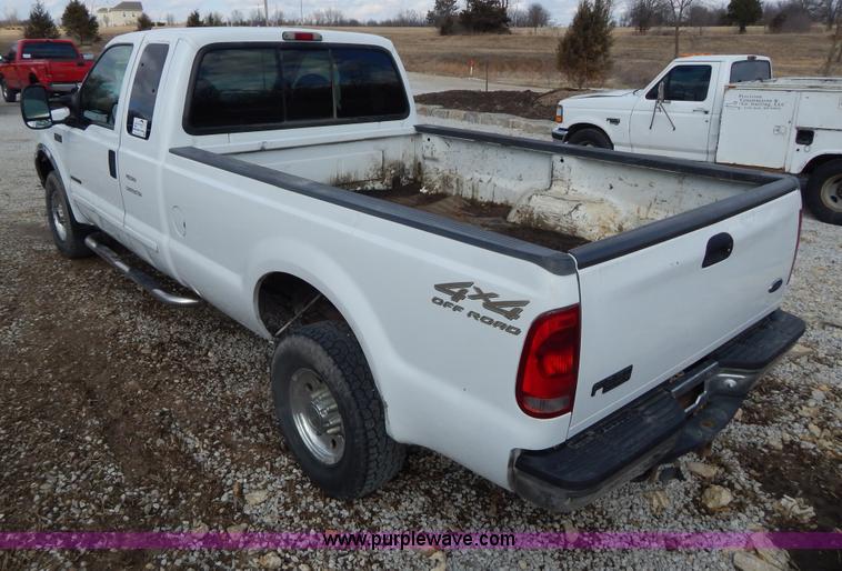 image for item I1103 2001 Ford F250 Super Duty SuperCab pickup truck