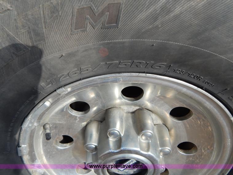 image for item I1103 2001 Ford F250 Super Duty SuperCab pickup truck