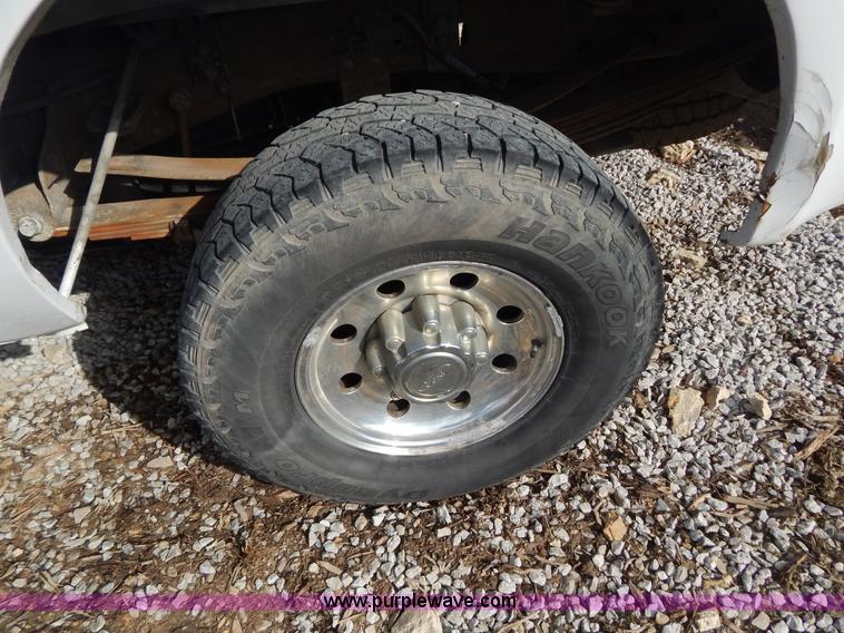 image for item I1103 2001 Ford F250 Super Duty SuperCab pickup truck