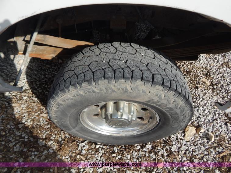 image for item I1103 2001 Ford F250 Super Duty SuperCab pickup truck