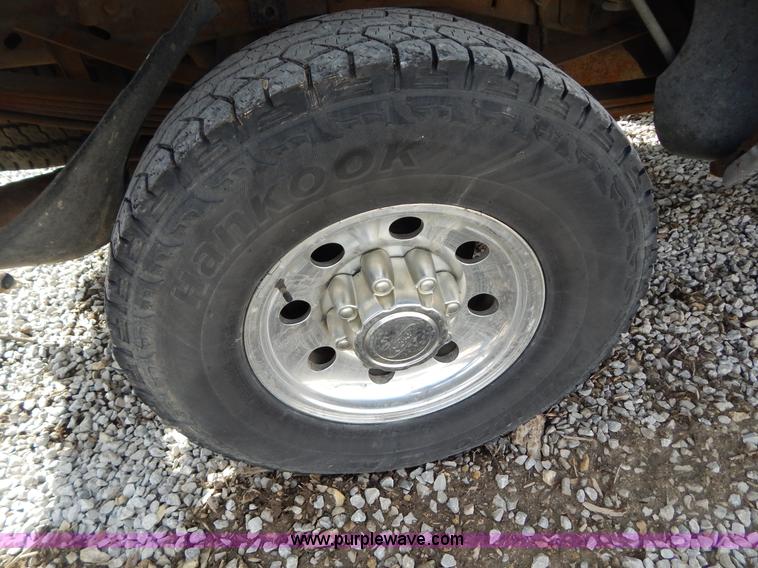 image for item I1103 2001 Ford F250 Super Duty SuperCab pickup truck