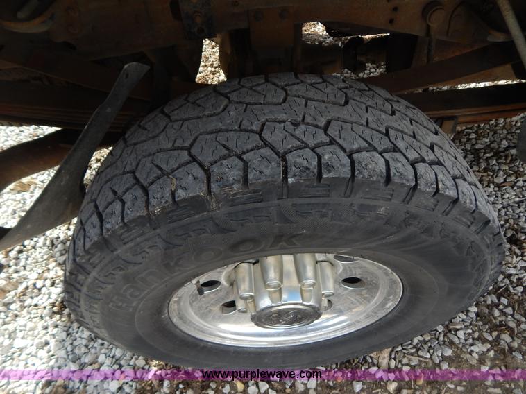 image for item I1103 2001 Ford F250 Super Duty SuperCab pickup truck