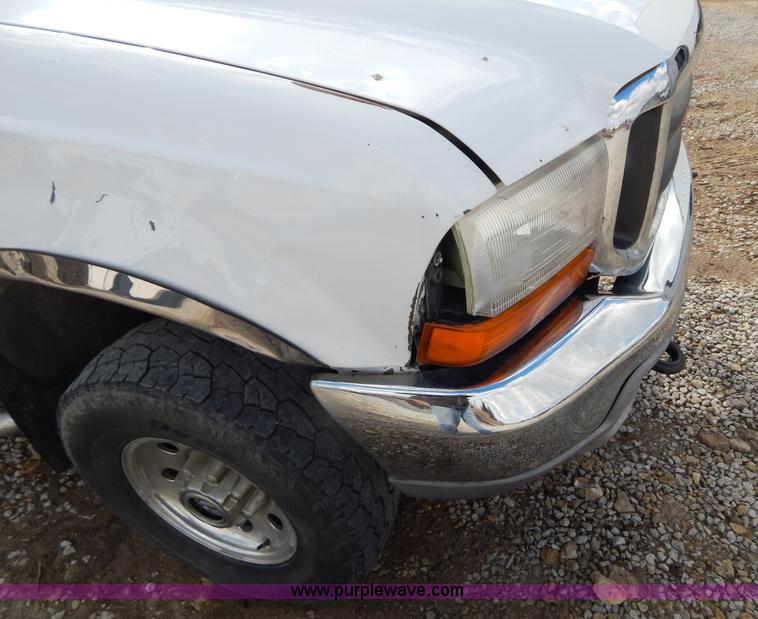 image for item I1103 2001 Ford F250 Super Duty SuperCab pickup truck