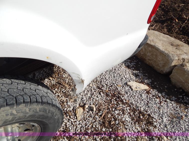 image for item I1103 2001 Ford F250 Super Duty SuperCab pickup truck