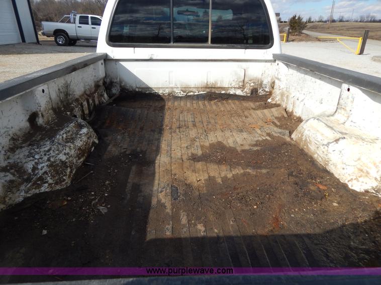 image for item I1103 2001 Ford F250 Super Duty SuperCab pickup truck