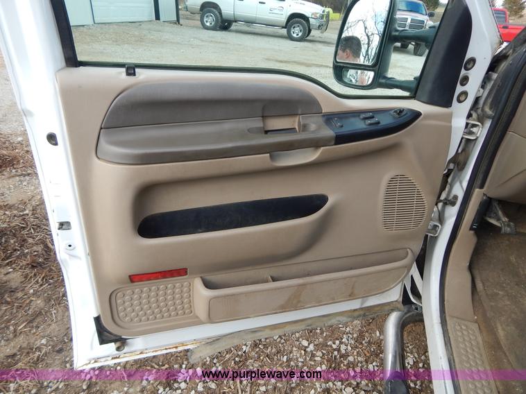 image for item I1103 2001 Ford F250 Super Duty SuperCab pickup truck