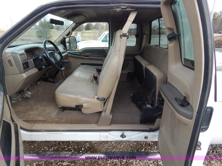 image for item I1103 2001 Ford F250 Super Duty SuperCab pickup truck