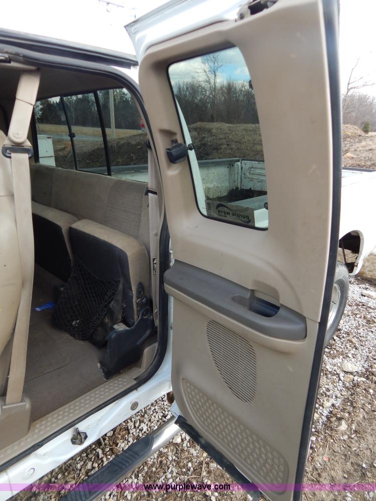 image for item I1103 2001 Ford F250 Super Duty SuperCab pickup truck