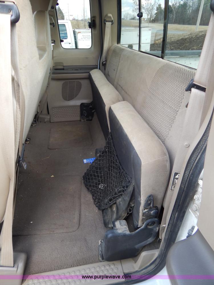 image for item I1103 2001 Ford F250 Super Duty SuperCab pickup truck