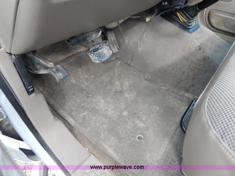 image for item I1103 2001 Ford F250 Super Duty SuperCab pickup truck