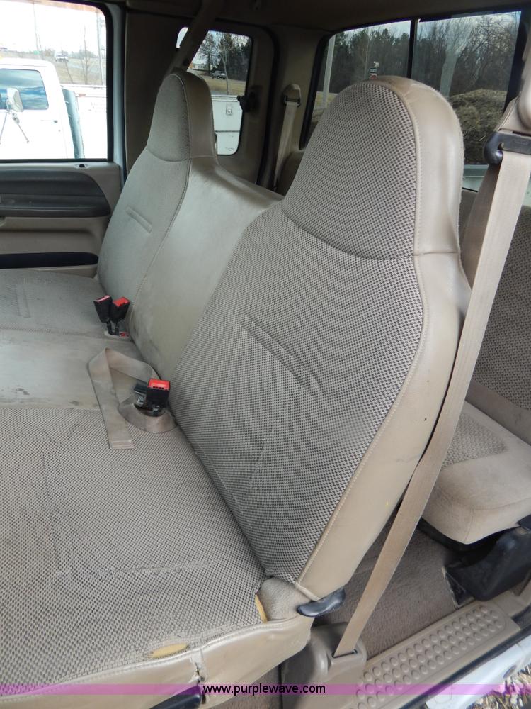 image for item I1103 2001 Ford F250 Super Duty SuperCab pickup truck