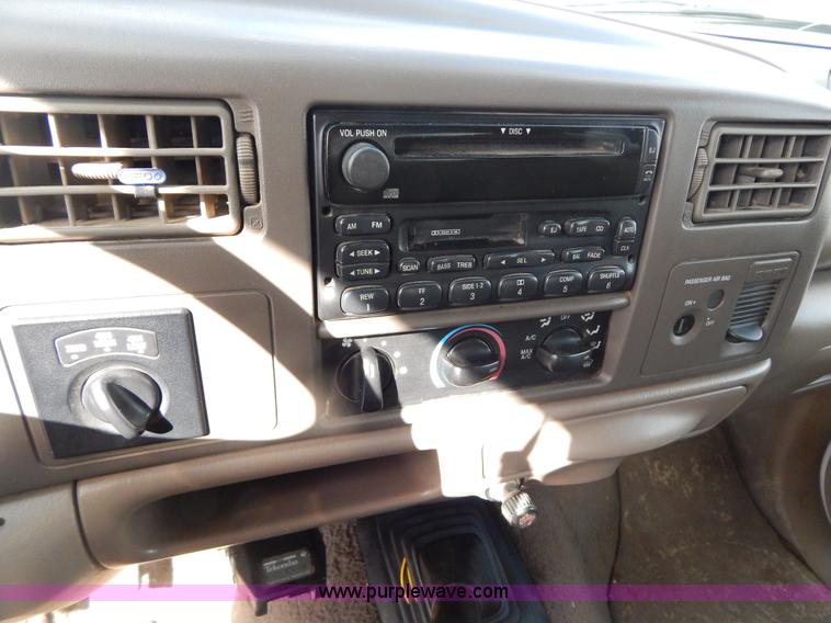 image for item I1103 2001 Ford F250 Super Duty SuperCab pickup truck