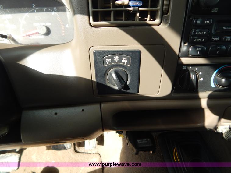 image for item I1103 2001 Ford F250 Super Duty SuperCab pickup truck