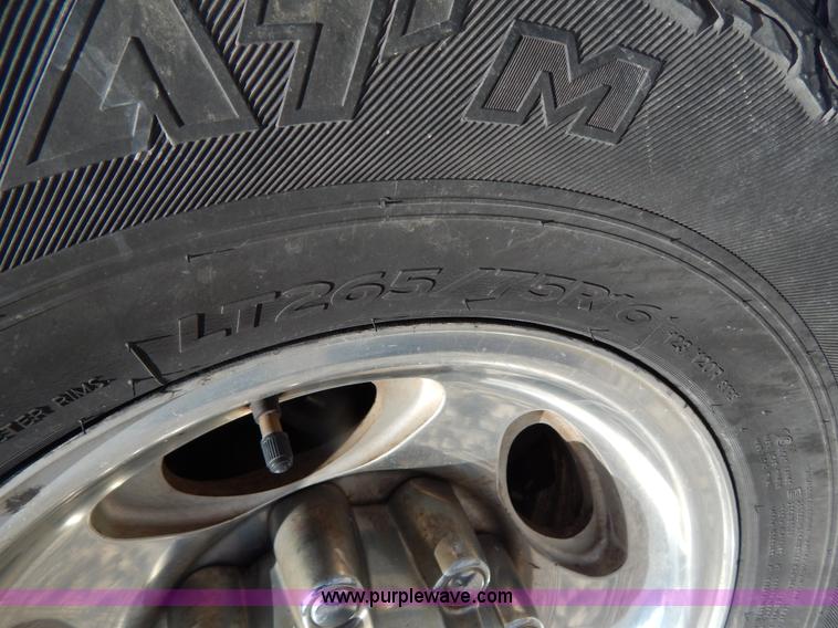 image for item I1105 1999 Ford F350 Super Duty pickup truck