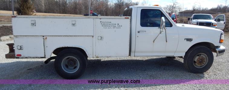 image for item I1106 1997 Ford F350 XL utility truck
