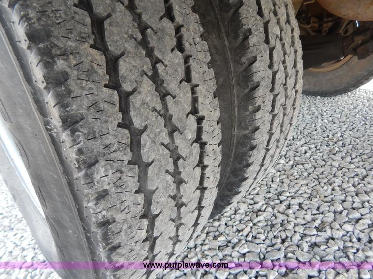 image for item I1106 1997 Ford F350 XL utility truck