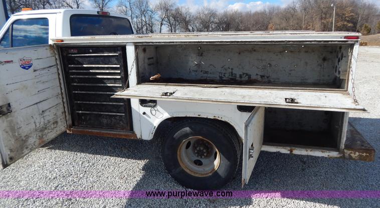 image for item I1106 1997 Ford F350 XL utility truck