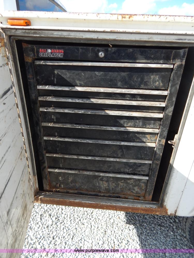 image for item I1106 1997 Ford F350 XL utility truck