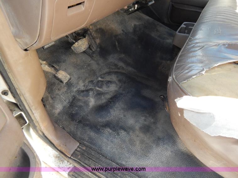 image for item I1106 1997 Ford F350 XL utility truck