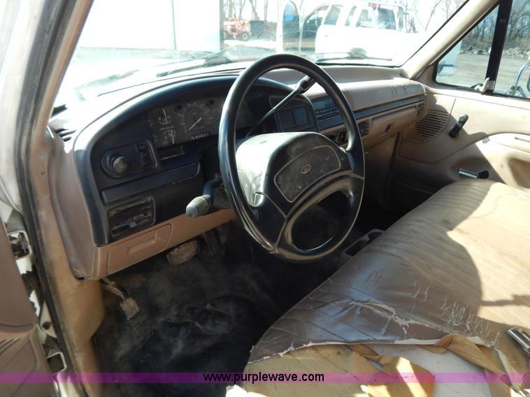 image for item I1106 1997 Ford F350 XL utility truck