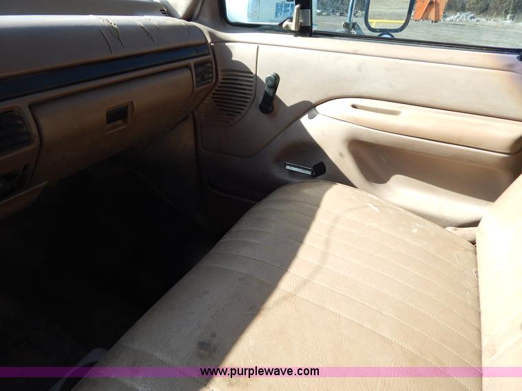 image for item I1106 1997 Ford F350 XL utility truck