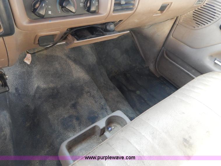 image for item I1106 1997 Ford F350 XL utility truck
