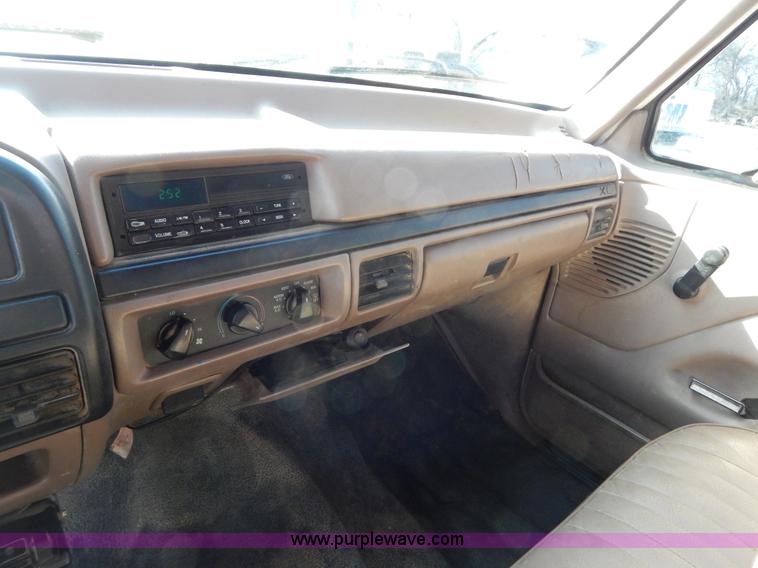 image for item I1106 1997 Ford F350 XL utility truck