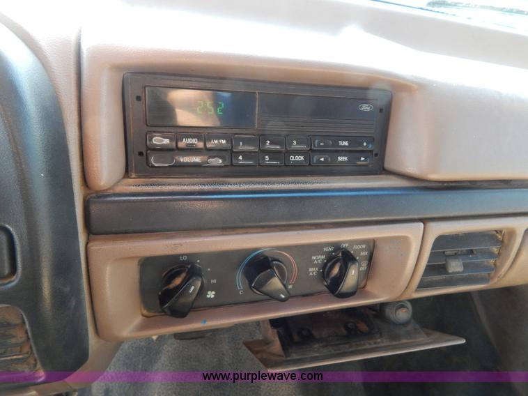 image for item I1106 1997 Ford F350 XL utility truck