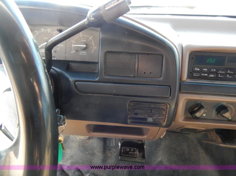 image for item I1106 1997 Ford F350 XL utility truck